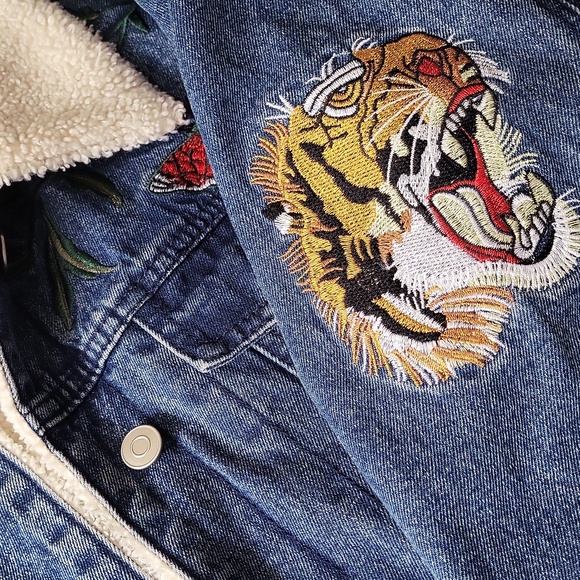 Bagatelle Sherpa Lined Denim Jacket with Floral, Avian and Feline Embroi… - Picture 14 of 16